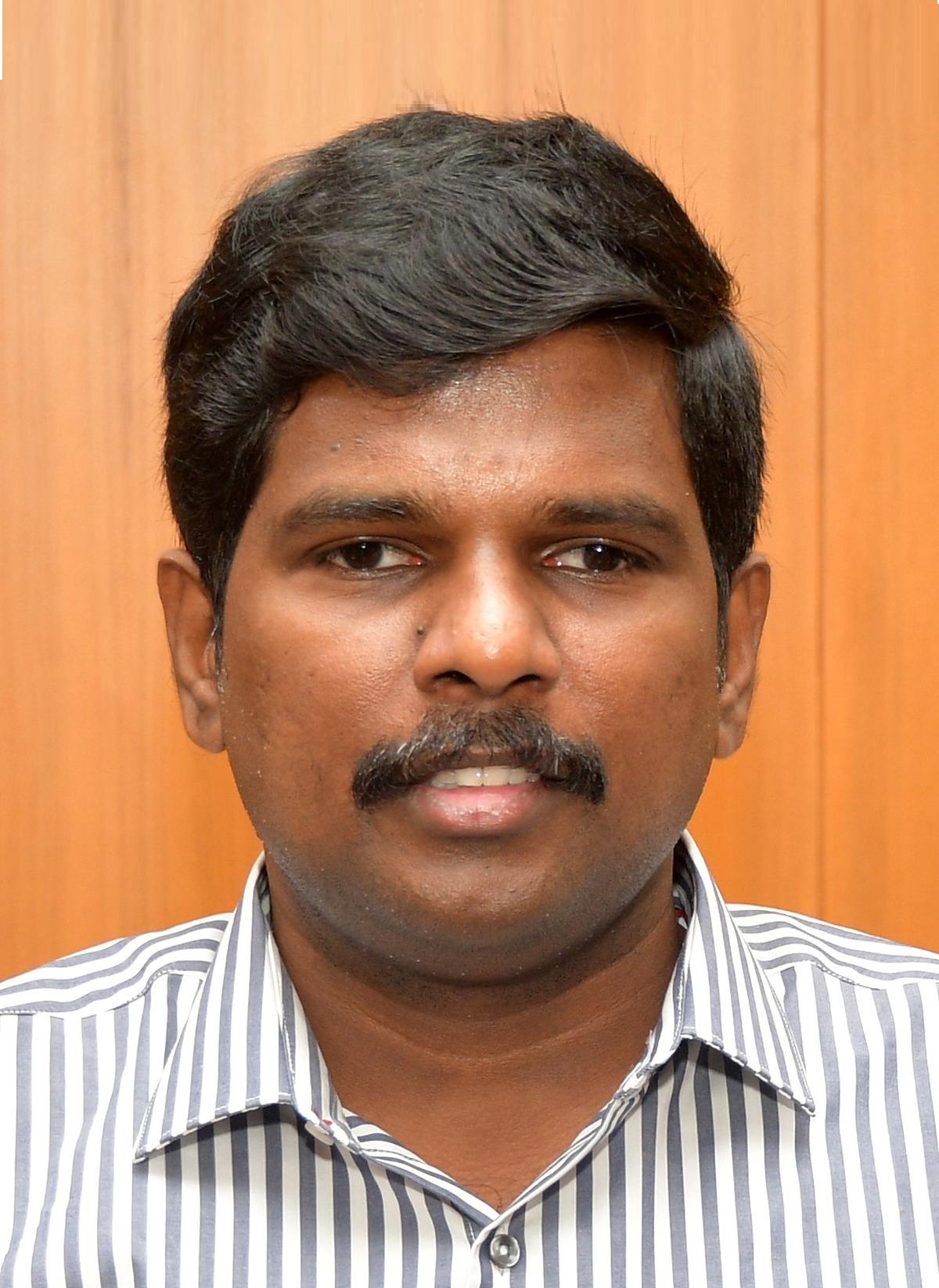 முன்னணி பெயர்